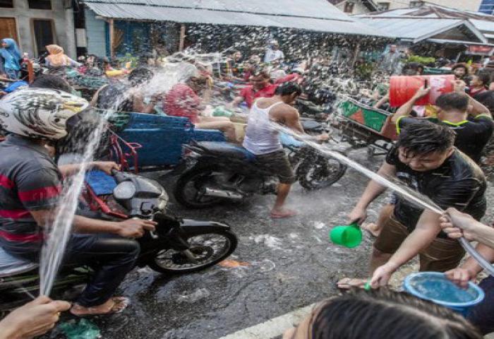 Festival Perang Air Meranti Memukau 20 Ribu Wisatawan